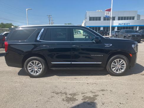 Used 2024 GMC Yukon SLT w/ SLT Luxury Package AWD/4WD image 8