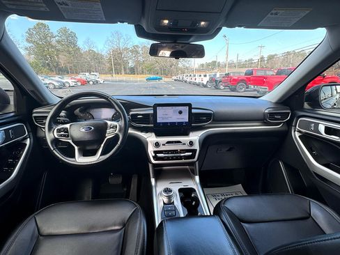 Used 2022 Ford Explorer XLT w/ Equipment Group 202A image 20