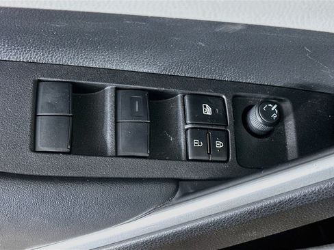Used 2025 Toyota Corolla Cross L FWD image 15
