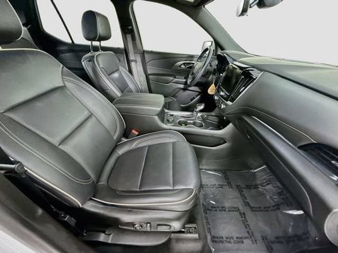 Used 2022 Chevrolet Traverse Premier FWD image 30