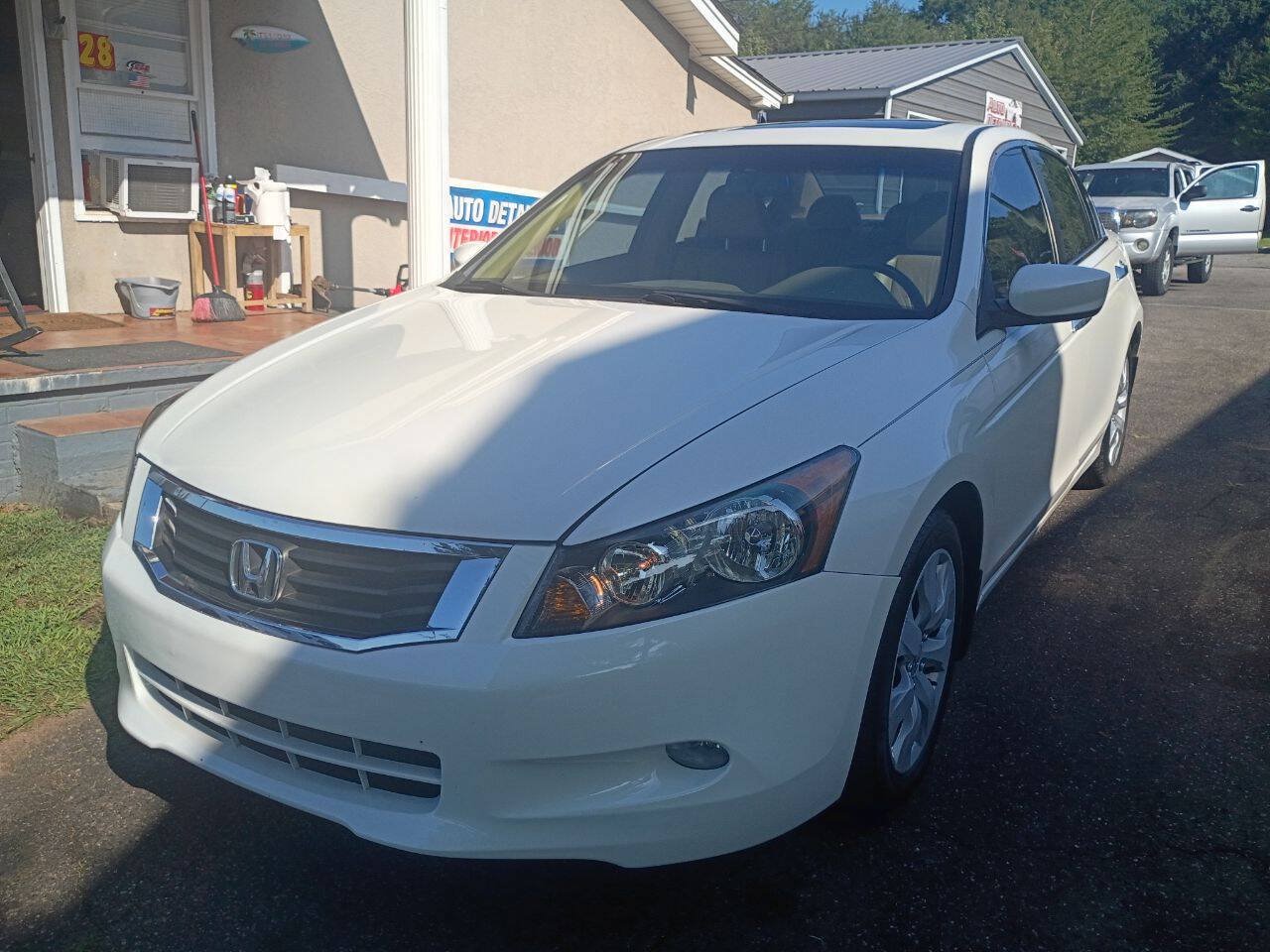 Used 2009 Honda Accord EX-L image 2
