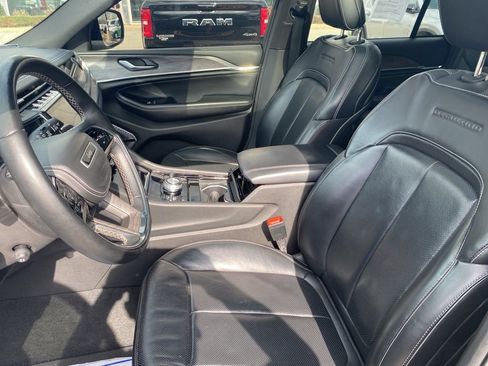 Used 2022 Jeep Grand Cherokee Overland AWD/4WD image 19
