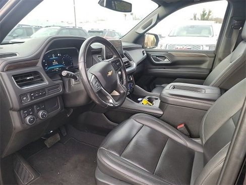 Used 2022 Chevrolet Suburban LT image 9