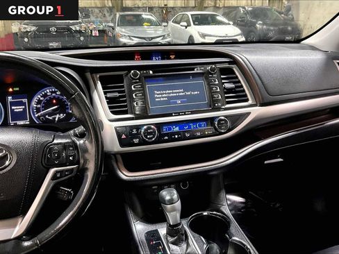 Used 2018 Toyota Highlander XLE image 7