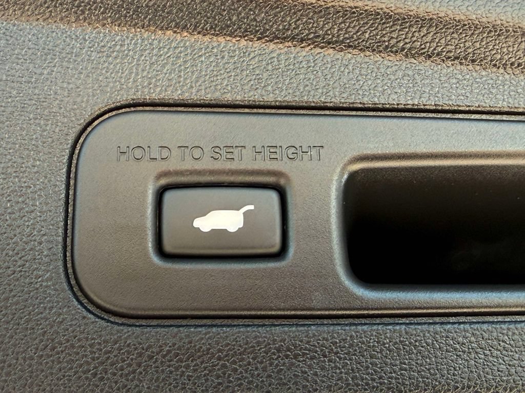 Certified 2025 Acura MDX w/ Technology Package FWD image 10