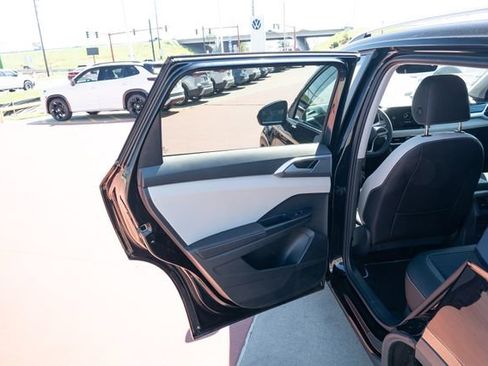 New 2026 Volkswagen Taos SE FWD image 14