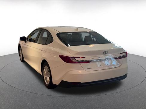 Used 2025 Toyota Camry LE image 11
