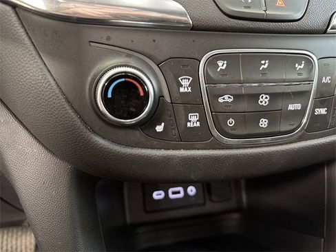 Certified 2024 Chevrolet Equinox LT w/ LPO, Floor Liner Package image 30