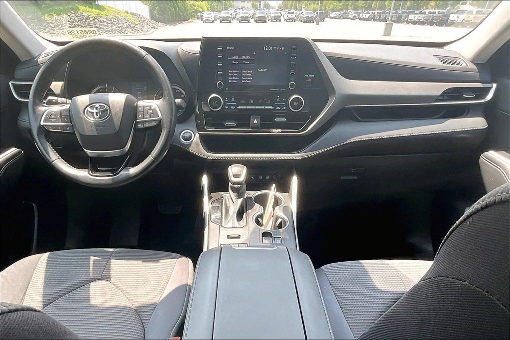 Used 2021 Toyota Highlander LE AWD/4WD image 22