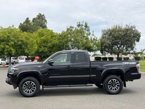 Used 2023 Toyota Tacoma TRD Sport w/ Black Out Package (TMS) AWD/4WD image 2