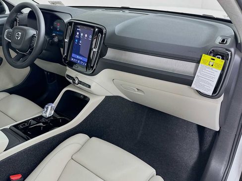 New 2026 Volvo XC40 B5 Plus w/ Protection Package Premier AWD/4WD image 27