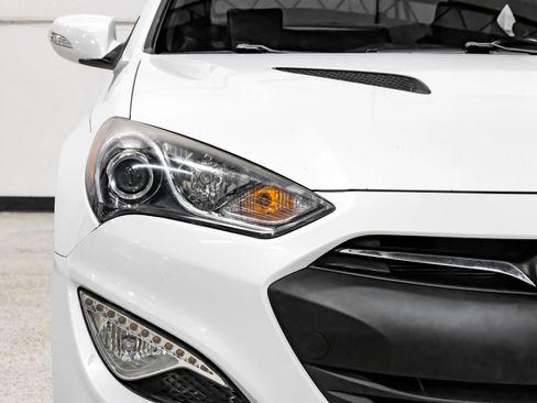 Used 2013 Hyundai Genesis 3.8 RWD image 44