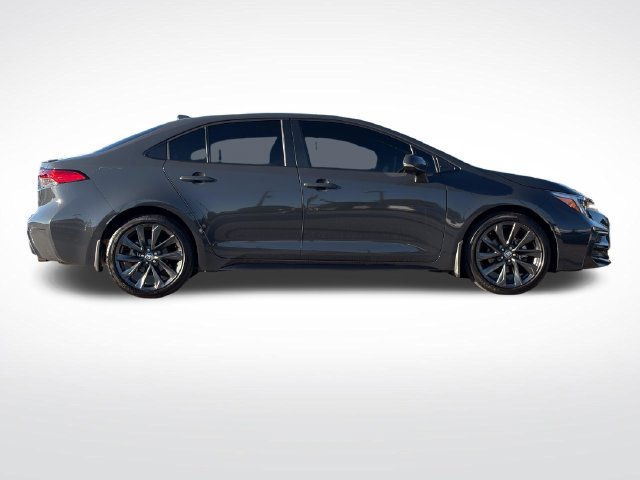 Used 2025 Toyota Corolla SE w/ SE Premium Package FWD image 4