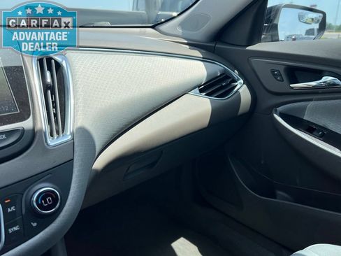 Used 2020 Chevrolet Malibu LT FWD image 17
