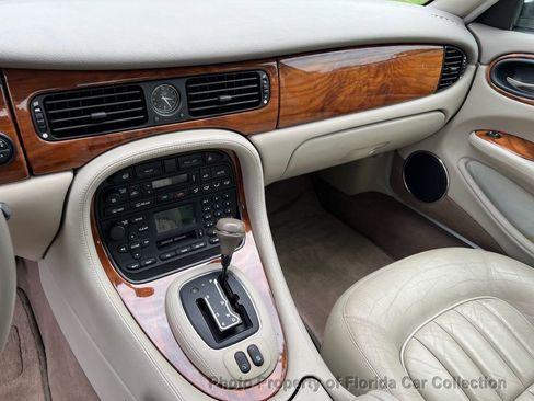 Used 2000 Jaguar XJ8 RWD image 46