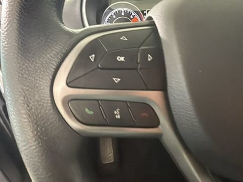 Used 2020 Jeep Cherokee Latitude FWD image 15