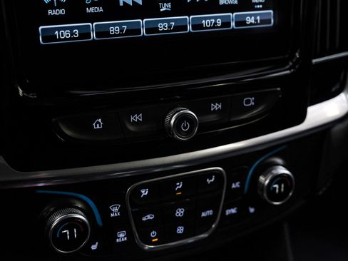 Used 2019 Chevrolet Traverse LT image 28