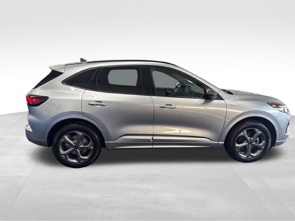 Used 2024 Ford Escape ST-Line w/ Tech Pack #1 AWD/4WD image 7