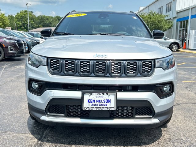 Used 2025 Jeep Compass Limited AWD/4WD image 2