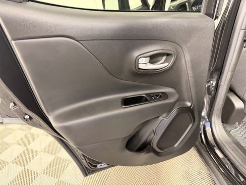 Certified 2023 Jeep Renegade Latitude image 28