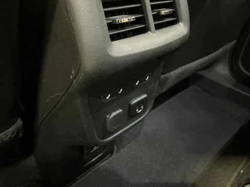 Used 2018 Chevrolet Equinox Premier image 27