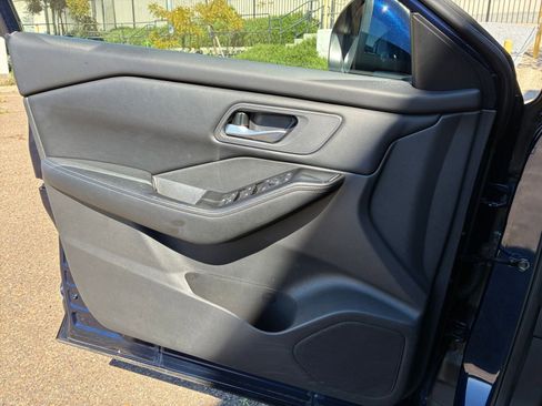 Used 2025 Nissan Rogue SV image 18