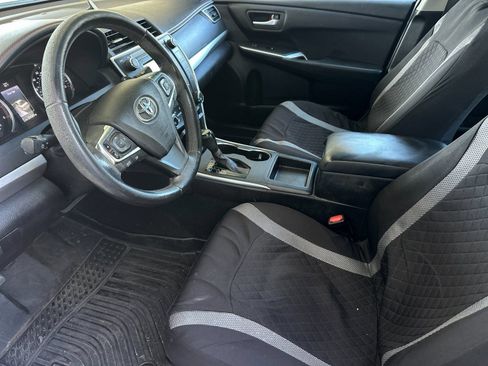 Used 2017 Toyota Camry SE image 9