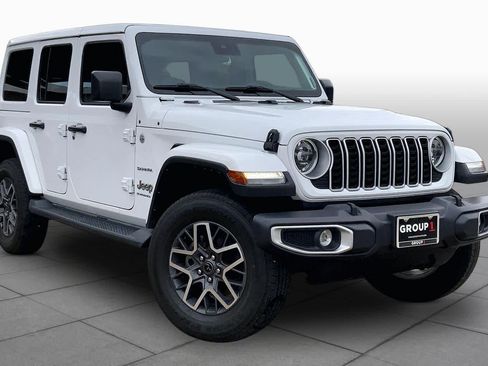 Used 2024 Jeep Wrangler Unlimited Sahara AWD/4WD image 3