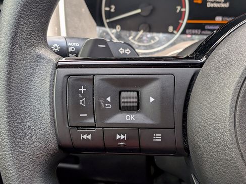 Used 2021 Nissan Rogue SV FWD image 70