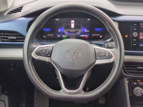 Used 2024 Volkswagen Taos SE image 11