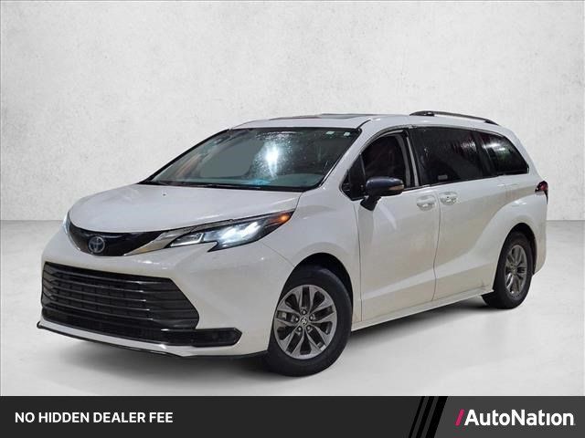 Used 2022 Toyota Sienna LE w/ LE Plus Package FWD image 1