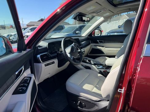 Used 2024 Kia Telluride EX w/ EX Captain's Chair Package image 6