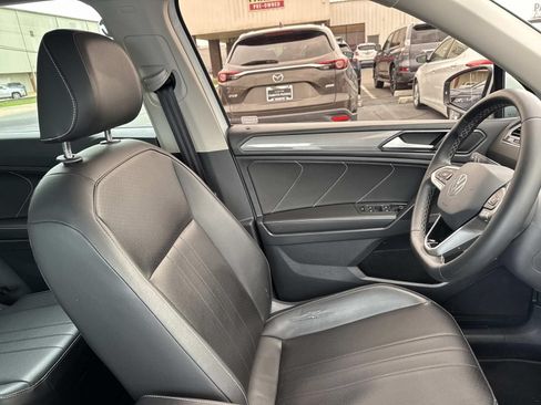 Used 2023 Volkswagen Tiguan SE FWD image 11