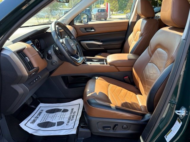 Used 2023 Nissan Pathfinder Platinum w/ Cargo Package AWD/4WD image 12