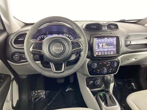Used 2022 Jeep Renegade Latitude AWD/4WD image 19