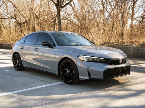 Used 2025 Honda Civic Sport image 2