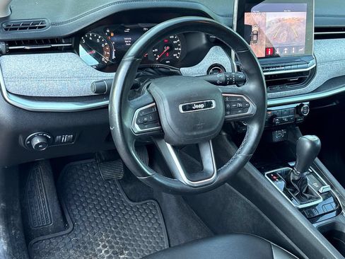 Used 2022 Jeep Compass Latitude w/ Sun and Sound Group AWD/4WD image 12