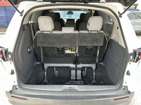 Used 2021 Toyota Sienna LE w/ LE Plus Package image 9