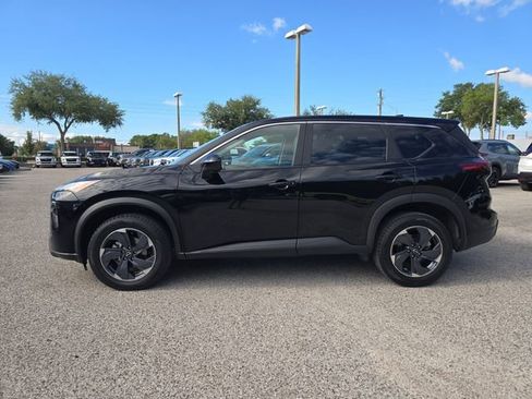 Certified 2025 Nissan Rogue SV FWD image 5