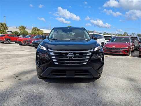 Used 2025 Nissan Rogue SV image 9