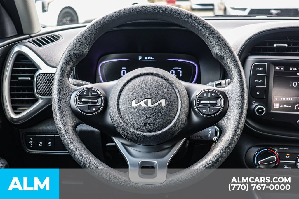 Used 2025 Kia Soul LX w/ LX Technology Package FWD image 30