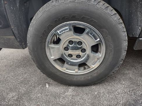 Used 2009 Chevrolet Suburban LS RWD image 17
