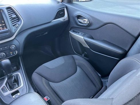 Used 2017 Jeep Cherokee Latitude w/ Safety/Convenience Group image 13