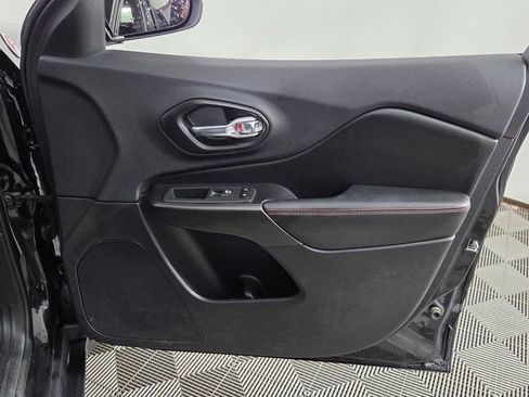 Used 2020 Jeep Cherokee Trailhawk AWD/4WD image 35