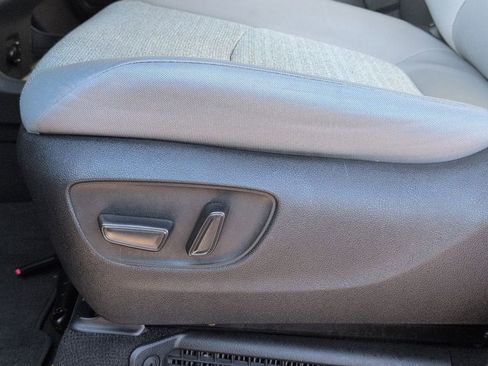 Used 2025 Toyota Sienna LE w/ LE Plus Package image 14