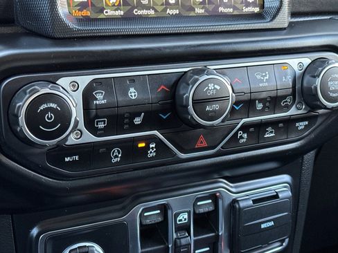 Used 2021 Jeep Wrangler Unlimited Sahara image 20