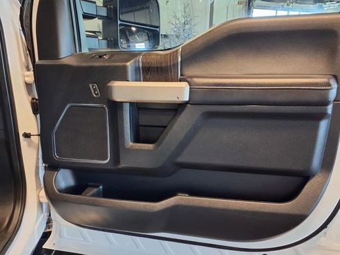 Used 2021 Ford F250 Lariat w/ Chrome Package image 13