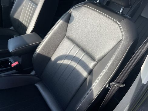 Used 2022 Volkswagen Tiguan SE image 19