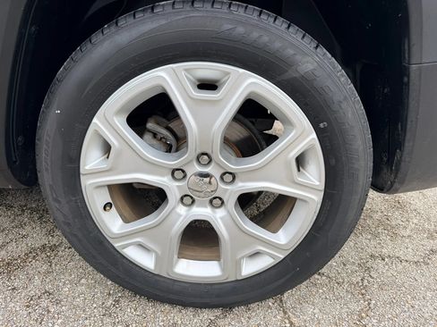 Used 2018 Jeep Renegade Limited FWD image 2