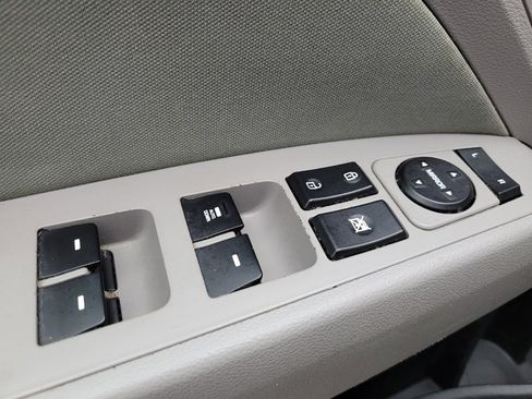 Used 2017 Hyundai Elantra SE image 27